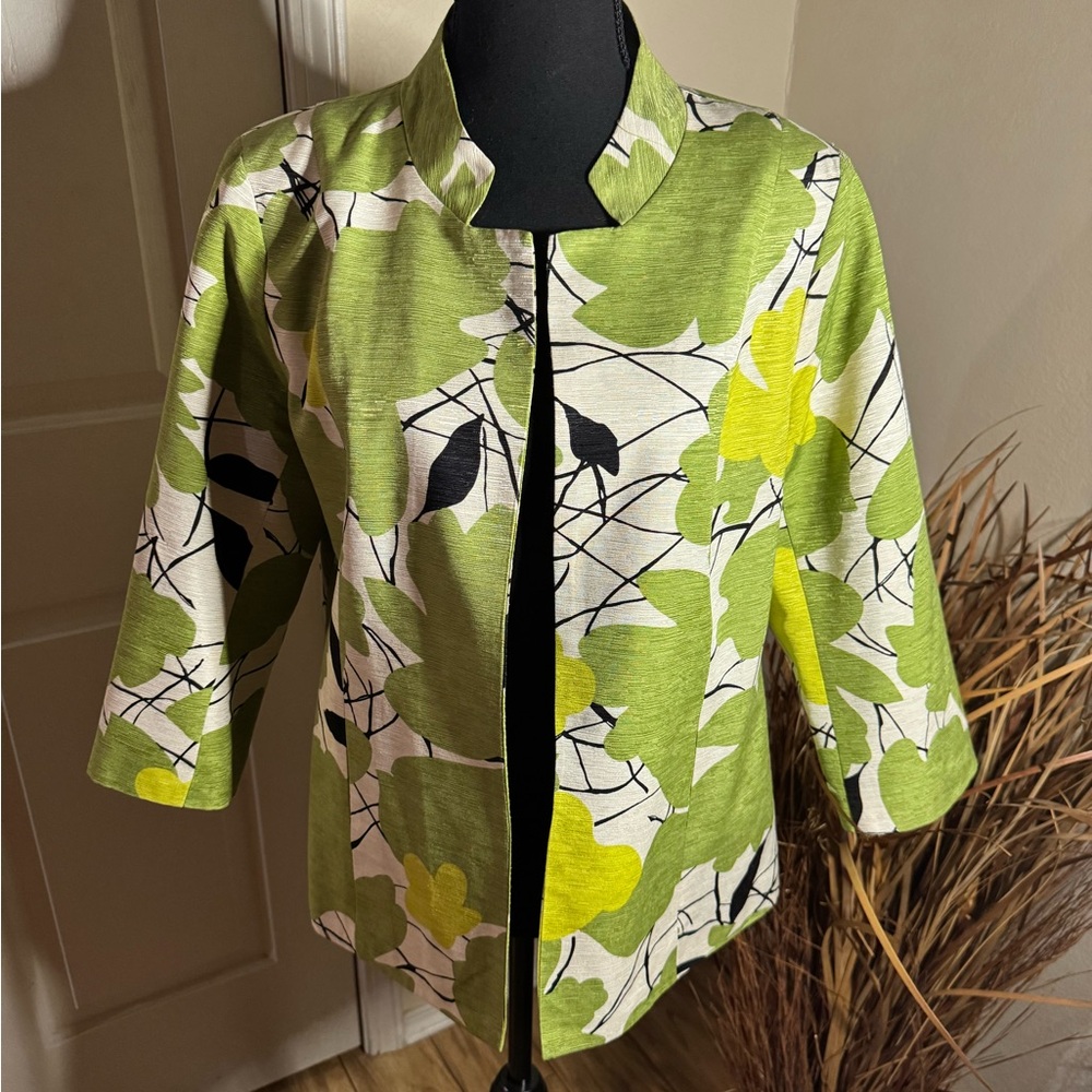 Beautiful vintage style multicolored, green and cream women's jacket size large.